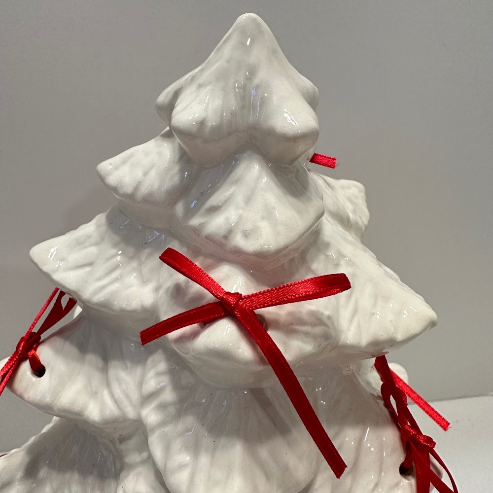 Vintage Jam Sacramento California White Ceramic Christmas Tree with Red Ribbons‎ - Picture 4 of 12